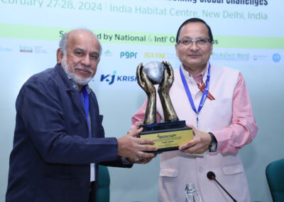 Dr. P K Singh, Agricultural commissioner, Government of India is taking a memento from Basai Chairperson Mr. Juzar Khorakiwala